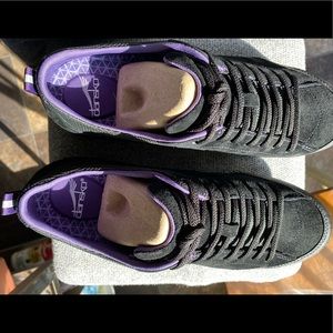 Dansko Paisley Suede sneaker. Size 42 Black/violet Brand New in box!